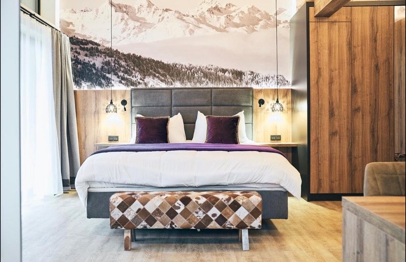 Pružamo usluge dizajniranja i opremanja kompletnih kuća, stanova, aparthotela, i slično u zemlji i inostranstvu. Vršimo izradu renderinga kako bi kupcima predočili budući izgled njihovog prostora.