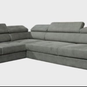 Ugaona garnitura "ASTORIA" sa mehanizmom za razvlačenje čime nudi mogućnost pretvaranja u spavaći ležaj za dvije osobe. Dimenzije je 305 sa 235 cm. Veliki izbor dezena i materijala!