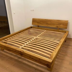 Malak krevet masiv hrast