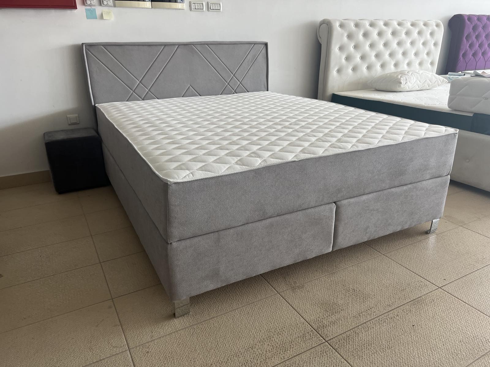 Francuski ležaj NINA sa ugrađenim madracem i prostorom za odlaganje